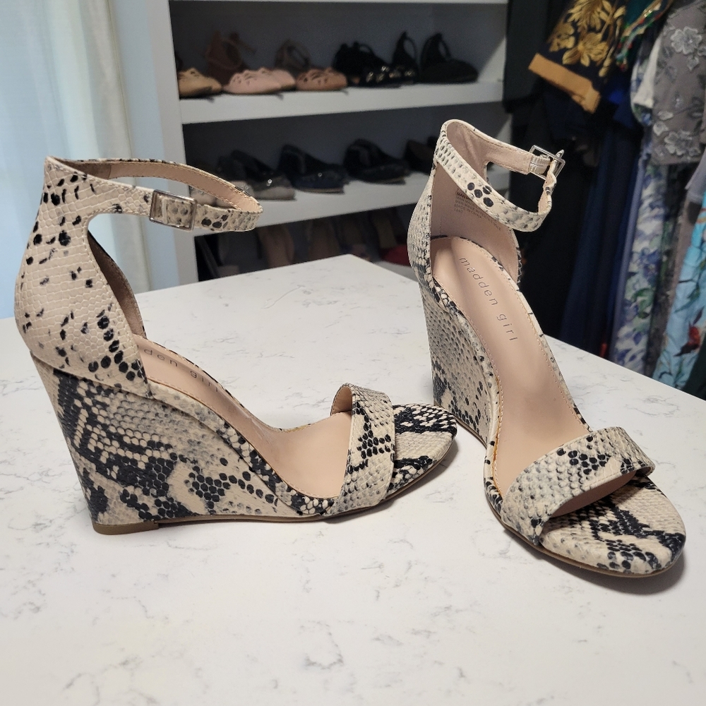 New Madden girl snakeskin wedge Heels 7.5